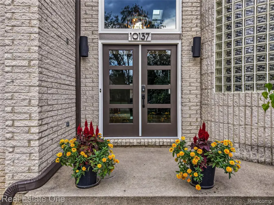 10137 Devonshire Drive, South Lyon, MI 48178 - #2
