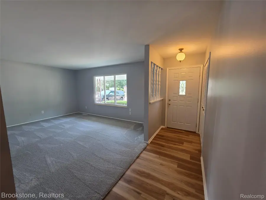 5395 Dorchester Drive, Flushing, MI 48433 - #3