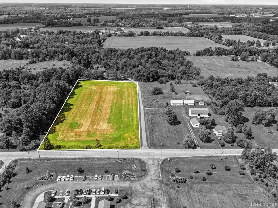 2715 N Burkhart Road, Howell, MI 48855 - #2