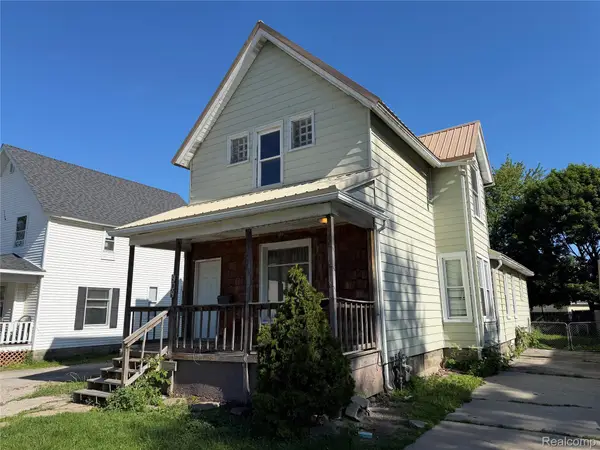 909 Pine Street, PortHuron, MI 48060
