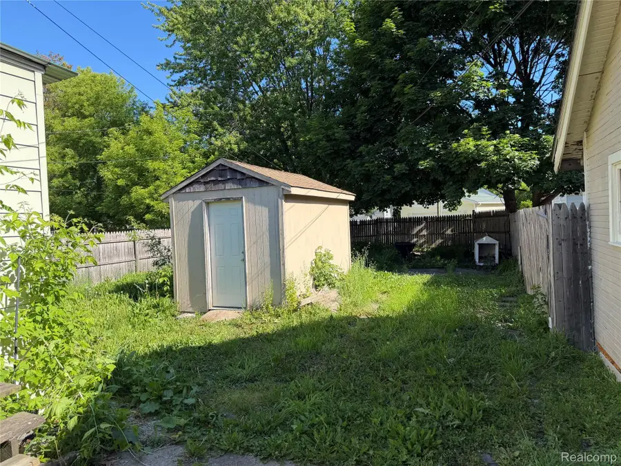 909 Pine Street, Port Huron, MI 48060 - #3