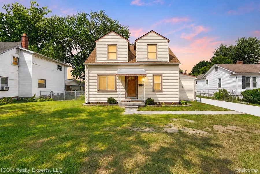 29220 Cambridge Street, Garden City, MI 48135 - #2
