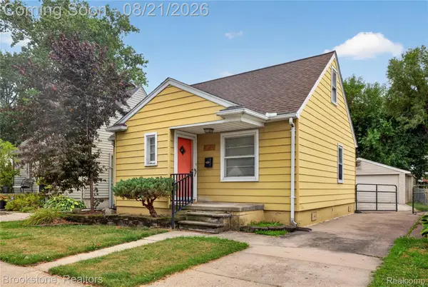 20864 Hollywood Street, HarperWoods, MI 48225