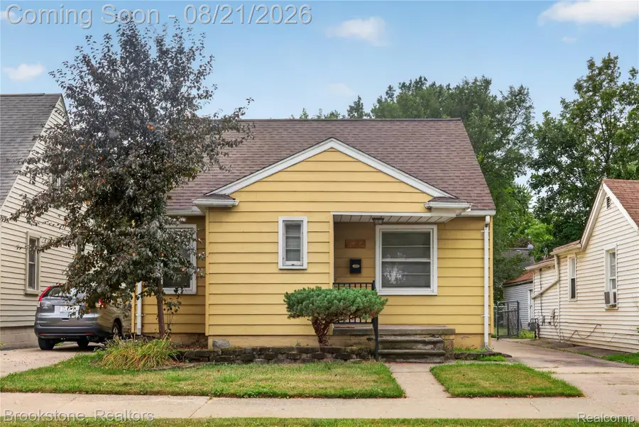 20864 Hollywood Street, Harper Woods, MI 48225 - #2