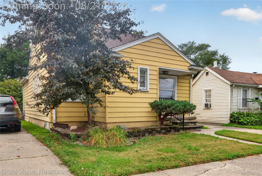 20864 Hollywood Street, Harper Woods, MI 48225 - #3