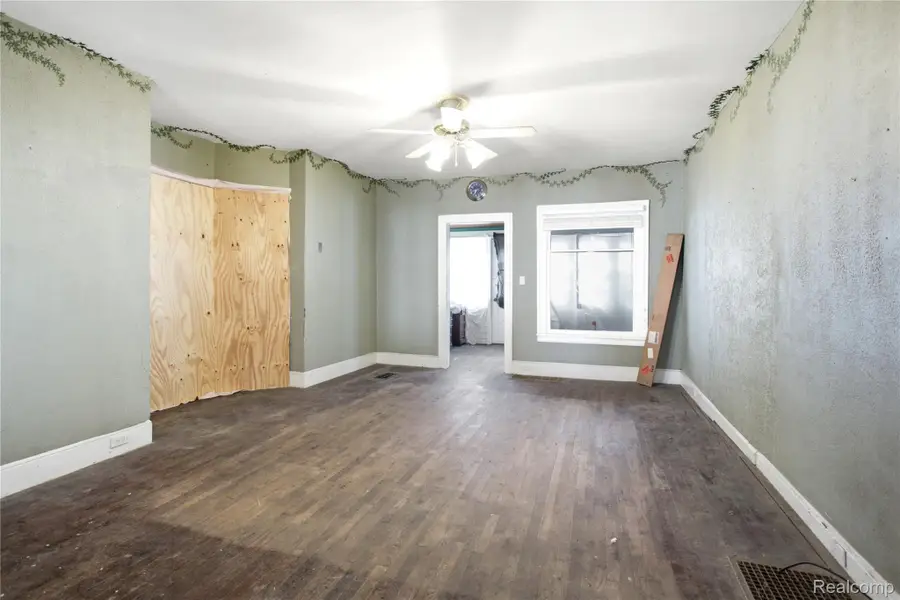 201 W Liberty Street, South Lyon, MI 48178 - #3