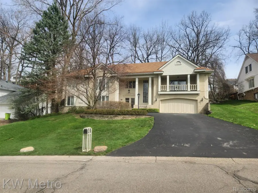 3086 Bloomfield Park Drive, West Bloomfield, MI 48323 - #2