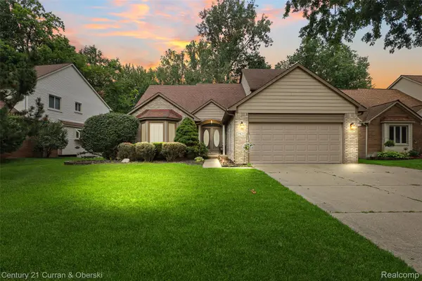 19123 Parkwood Lane, Brownstown, MI 48183