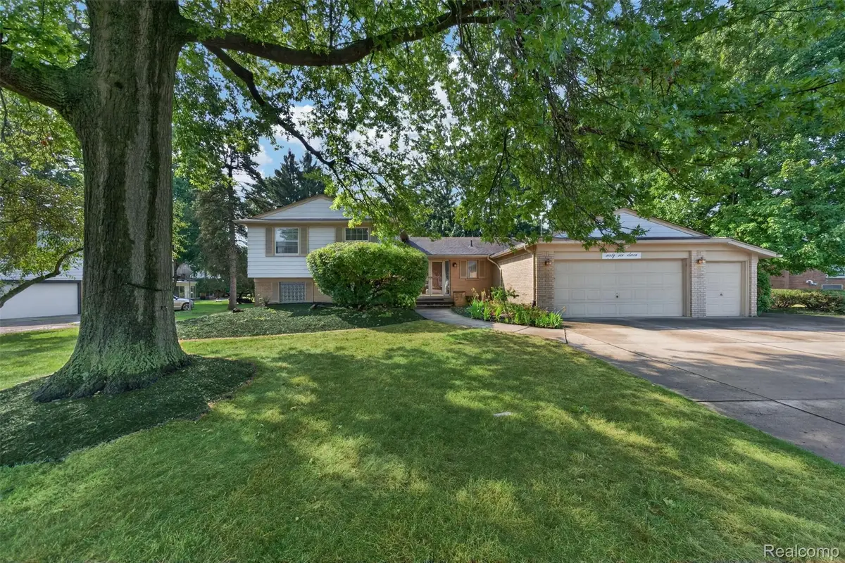 6611 Cottonwood Knoll Court, West Bloomfield, MI 48322 - #1