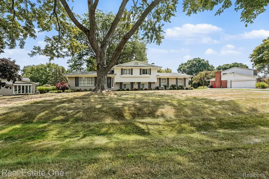 6639 Tamerlane Drive, West Bloomfield, MI 48322 - #2
