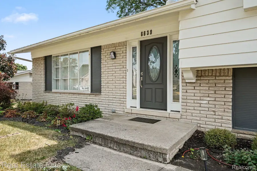 6639 Tamerlane Drive, West Bloomfield, MI 48322 - #3