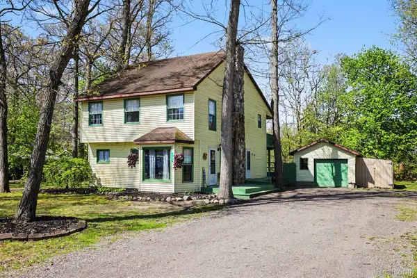 4725 Hickory Drive, Highland, MI 48356