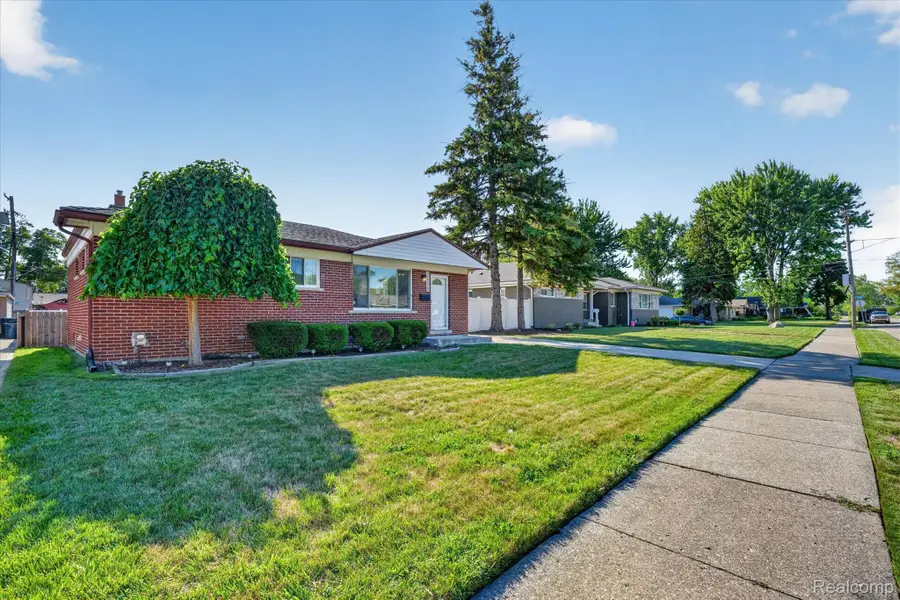 30008 Maplegrove Street, Saint Clair Shores, MI 48082 - #2
