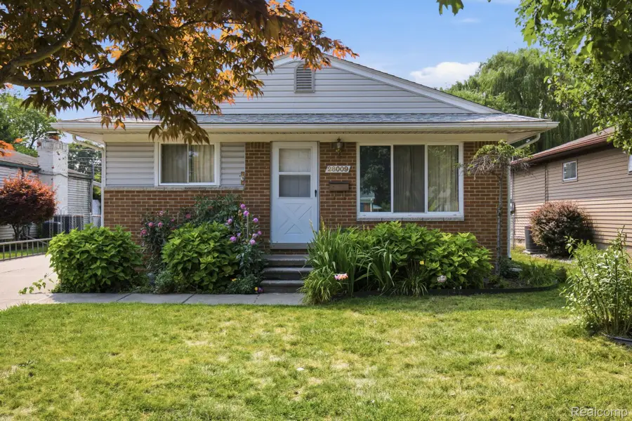 28009 Elba Street, Saint Clair Shores, MI 48081 - #2