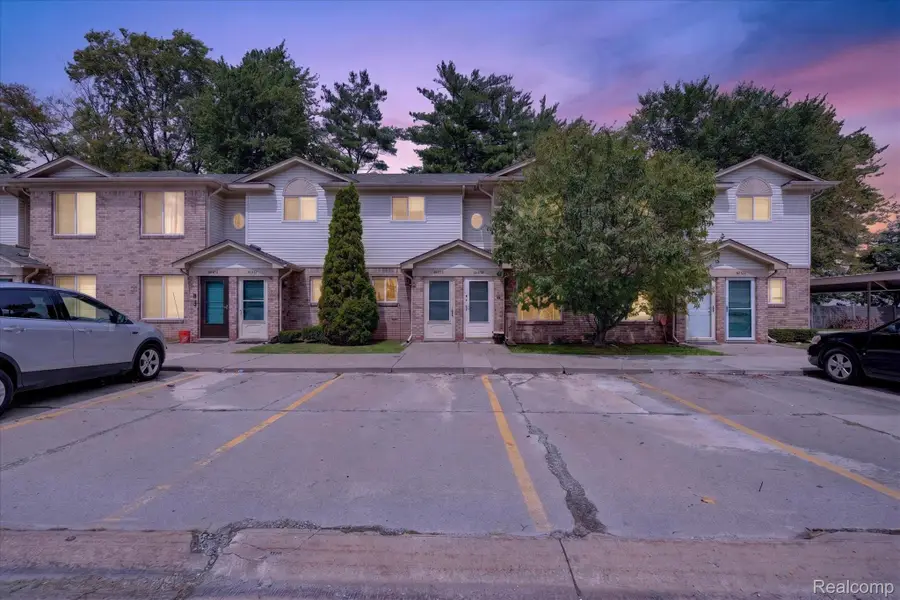 30336 Wedgewood Circle, Roseville, MI 48066 - #2