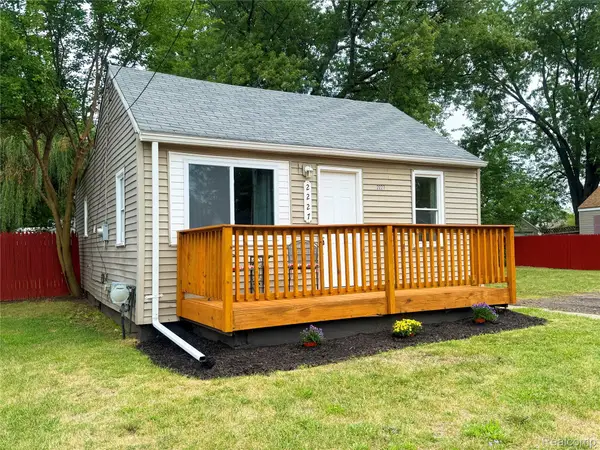 2227 E Boatfield Avenue, Burton, MI 48529