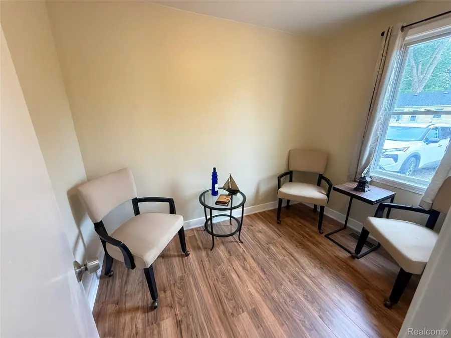 2227 E Boatfield Avenue, Burton, MI 48529 - #3