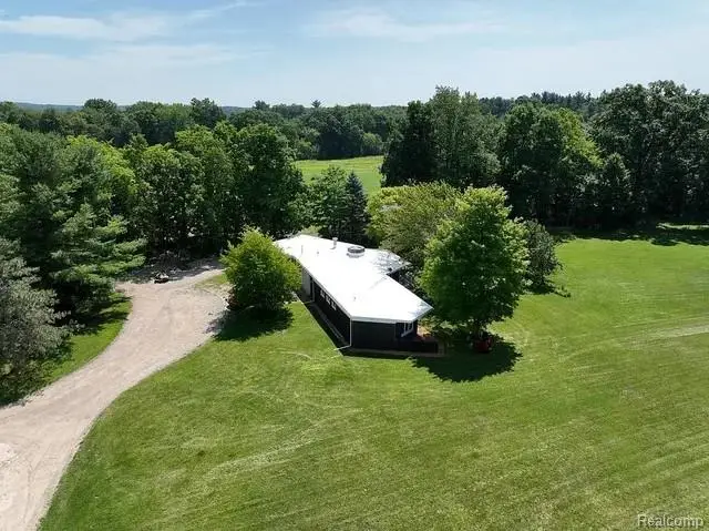 7386 Dean Road, Fenton, MI 48430 - #2