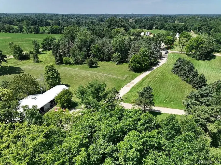 7386 Dean Road, Fenton, MI 48430 - #3