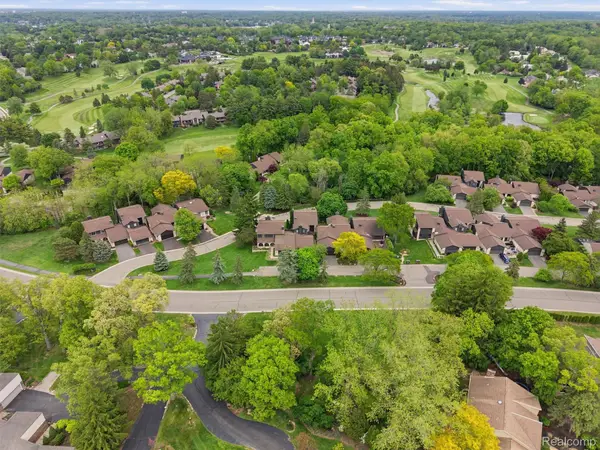4261 Wabeek Lake Drive S, BloomfieldHills, MI 48302