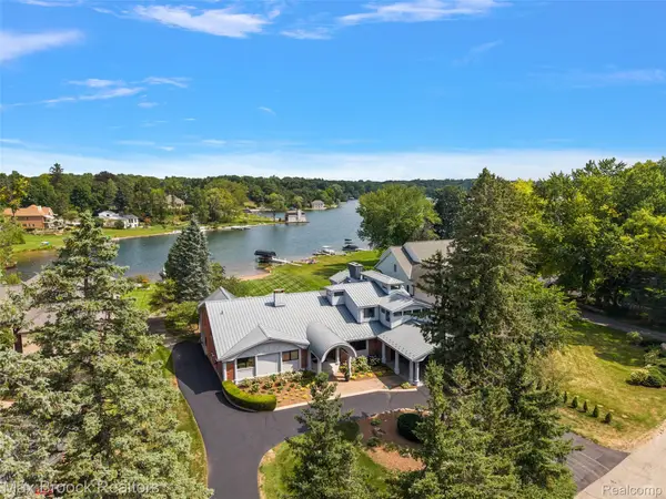 2440 Lake Angelus Lane, LakeAngelus, MI 48326