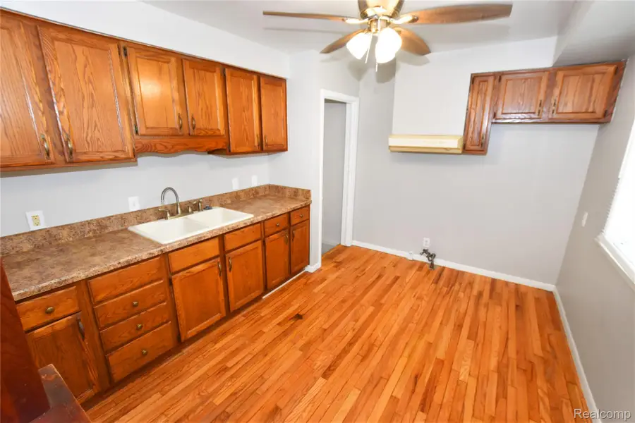 3933 Clairmont Street, Flint, MI 48532 - #2