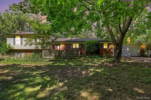 6323 Hough Road, Almont, MI 48003