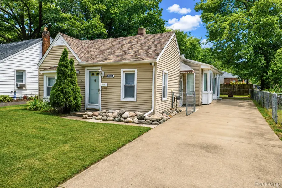 35101 Sheffield Street, Westland, MI 48186 - #3