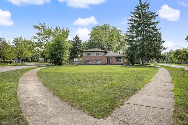 30633 Gladys Avenue, Westland, MI 48185