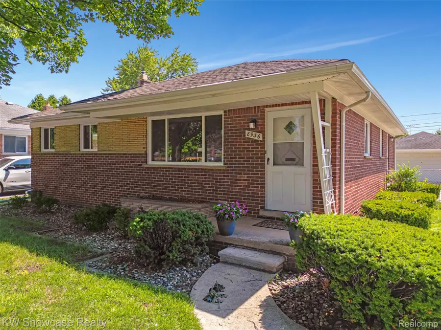 8936 Merriman Road, Livonia, MI 48150 - #3