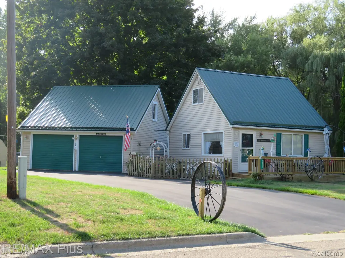 2433 Stockbridge Avenue, Burton, MI 48509 - #1