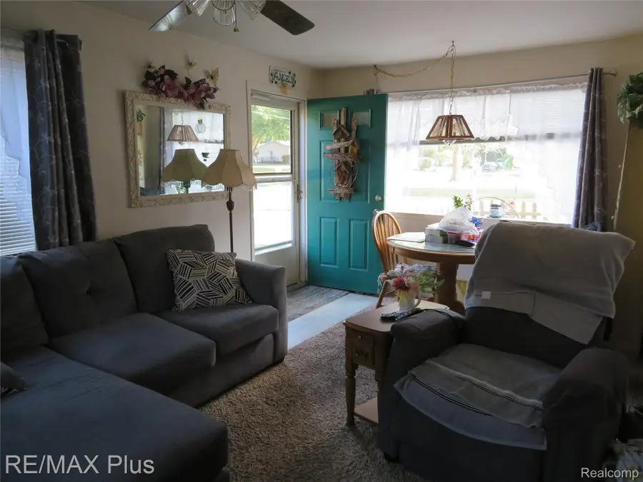 2433 Stockbridge Avenue, Burton, MI 48509 - #3