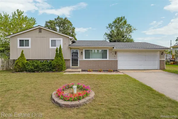 348 Decca Drive, WhiteLake, MI 48386