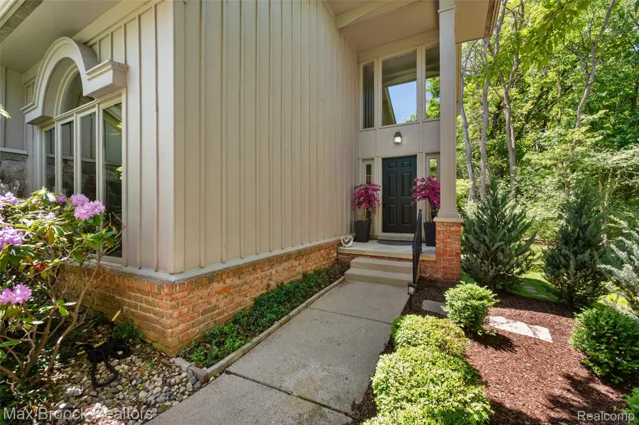 4872 Cliffside Drive, West Bloomfield, MI 48323 - #2