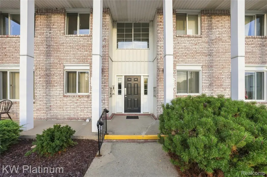 21542 Saint Gertrude Street #6, Saint Clair Shores, MI 48081 - #2