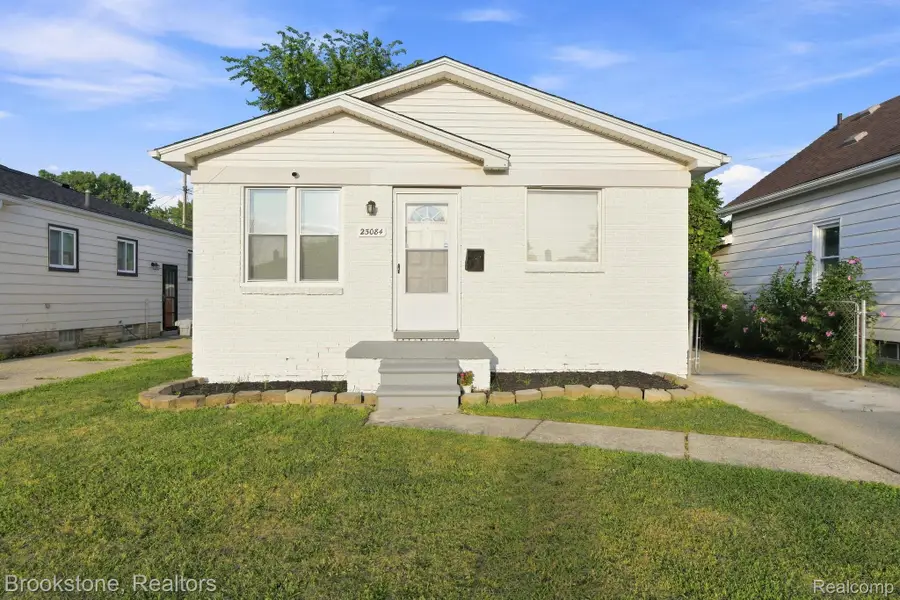 23084 Lambrecht Avenue, Eastpointe, MI 48021 - #2