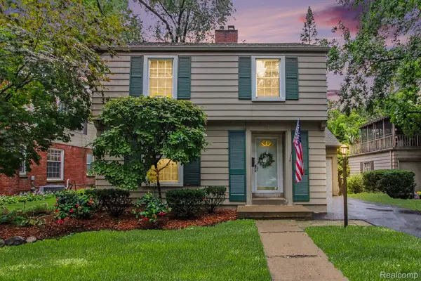 7 Abington Lane, Dearborn, MI 48120