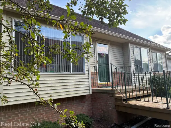 1040 Bird Song Lane Lane, Milford, MI 48381