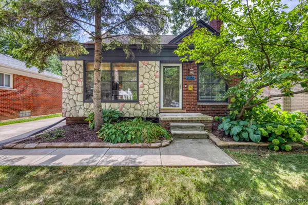 21156 Manchester Boulevard, HarperWoods, MI 48225