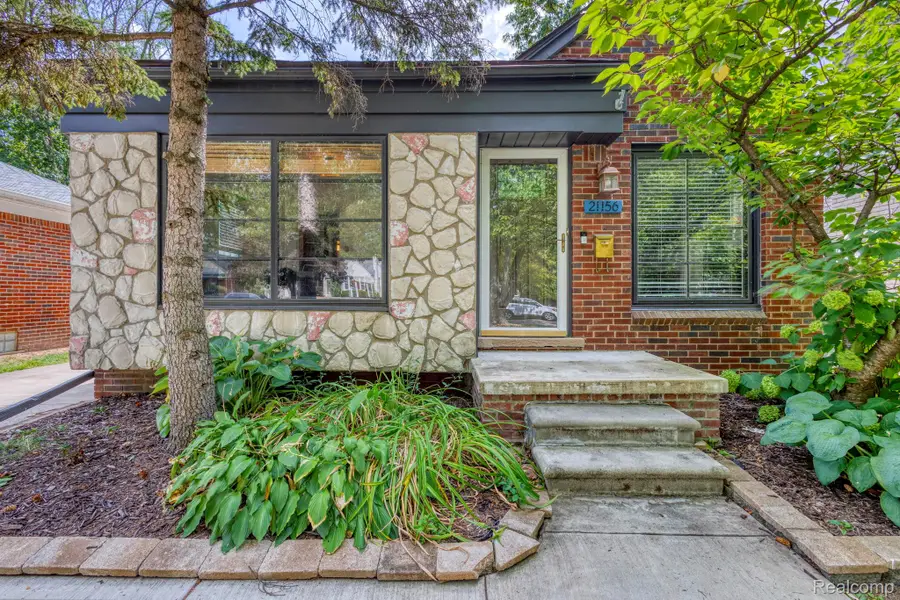 21156 Manchester Boulevard, Harper Woods, MI 48225 - #2