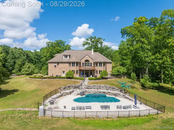 2550 Birch Grove Court, Oxford, MI 48370