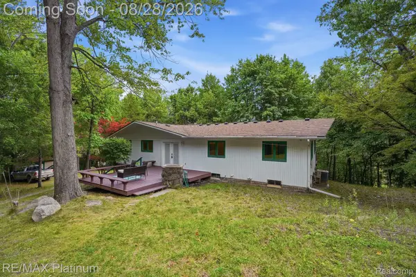 2420 Shagbark, Milford, MI 48380
