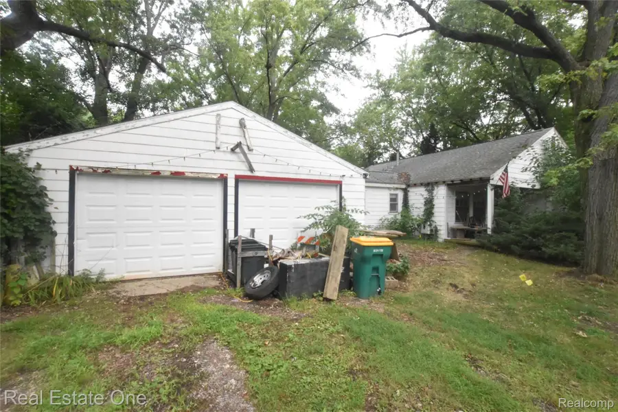 3482 W Maple Road, Wixom, MI 48393 - #2