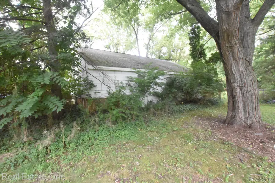 3482 W Maple Road, Wixom, MI 48393 - #3