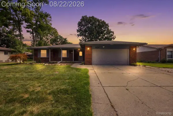 6874 Little Creek Drive, Troy, MI 48085
