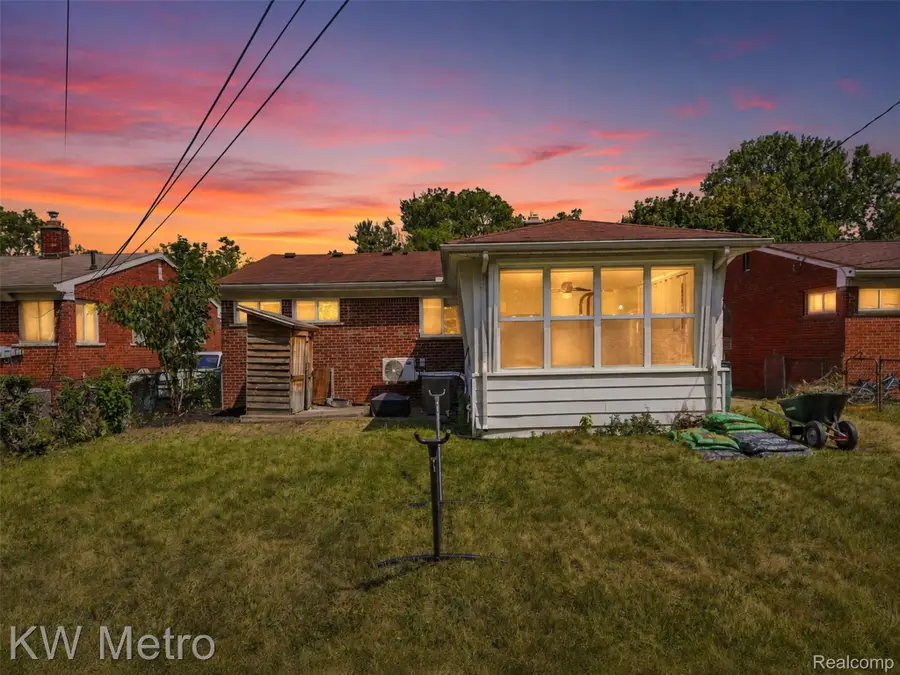 22011 Whitmore Street, Oak Park, MI 48237 - #2
