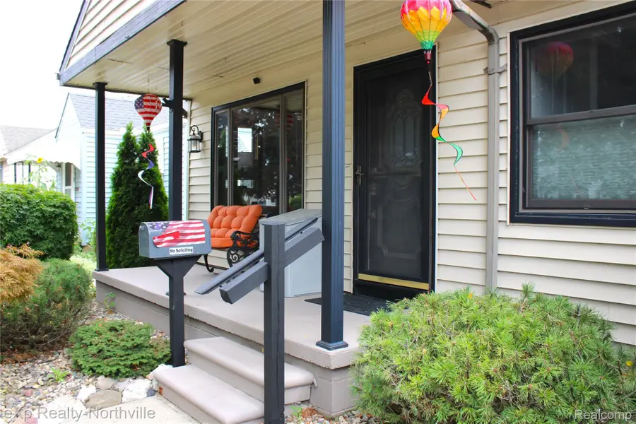 6787 Robinson Avenue, Allen Park, MI 48101 - #2