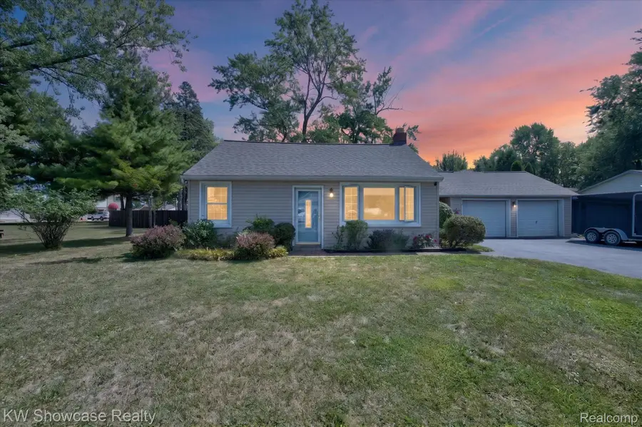 923 Sarena Avenue, Waterford, MI 48327 - #2
