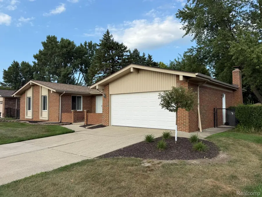 39232 Donahue Drive, Clinton, MI 48038 - #3