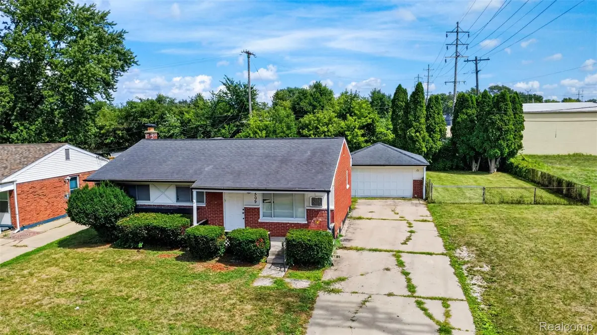 4509 Cheyenne Avenue, Flint, MI 48507 - #1